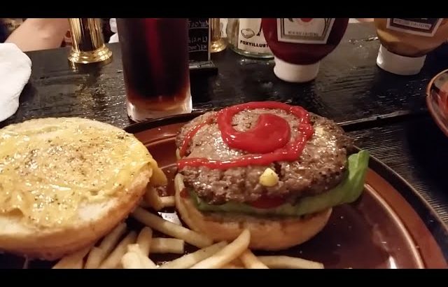 渋谷のアメリカンなバーガー屋さん☆ ネーミングうけるw // An interesting burger shop in Shibuya 〔# 336〕